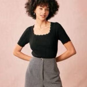 Black Square Neck Scalloped S/S Knit Top - Large - NWT